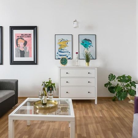 Discover Krakow Apartments - 3 Rakowicka St - Classic Apartments Near Main Station - Netflix エクステリア 写真