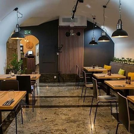 Discover Krakow Apartments - 3 Rakowicka St - Classic Apartments Near Main Station - Netflix エクステリア 写真