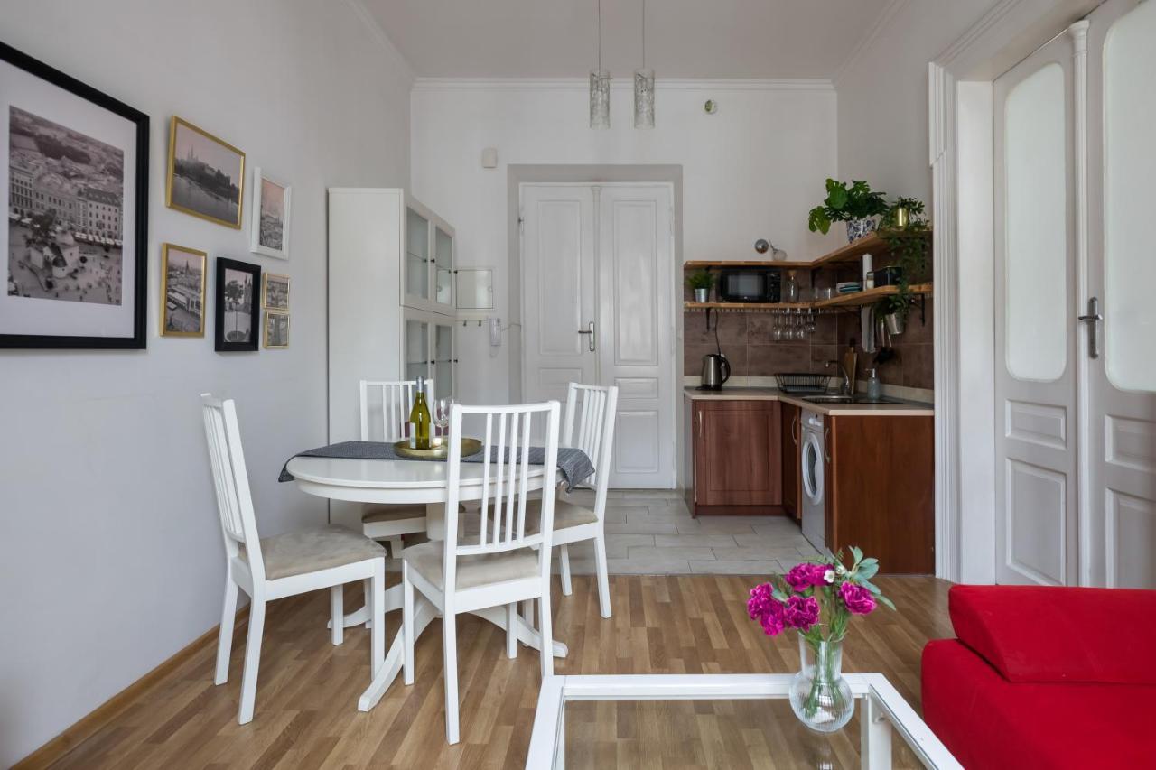 Discover Krakow Apartments - 3 Rakowicka St - Classic Apartments Near Main Station - Netflix エクステリア 写真
