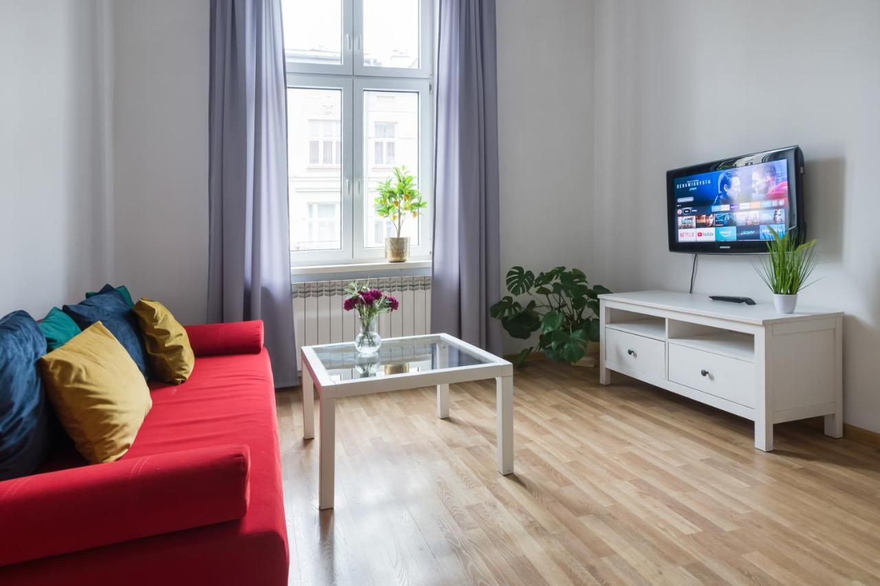 Discover Krakow Apartments - 3 Rakowicka St - Classic Apartments Near Main Station - Netflix エクステリア 写真