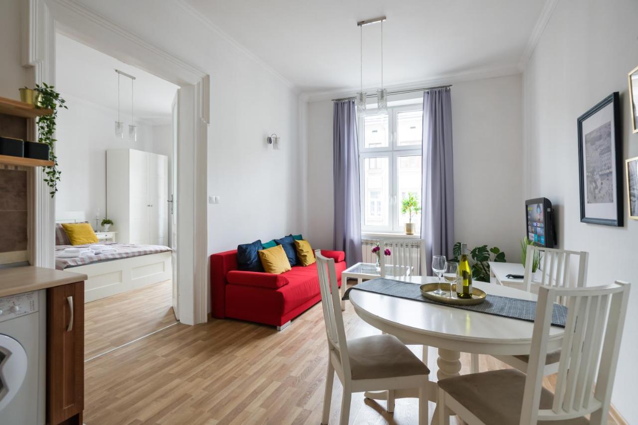 Discover Krakow Apartments - 3 Rakowicka St - Classic Apartments Near Main Station - Netflix エクステリア 写真