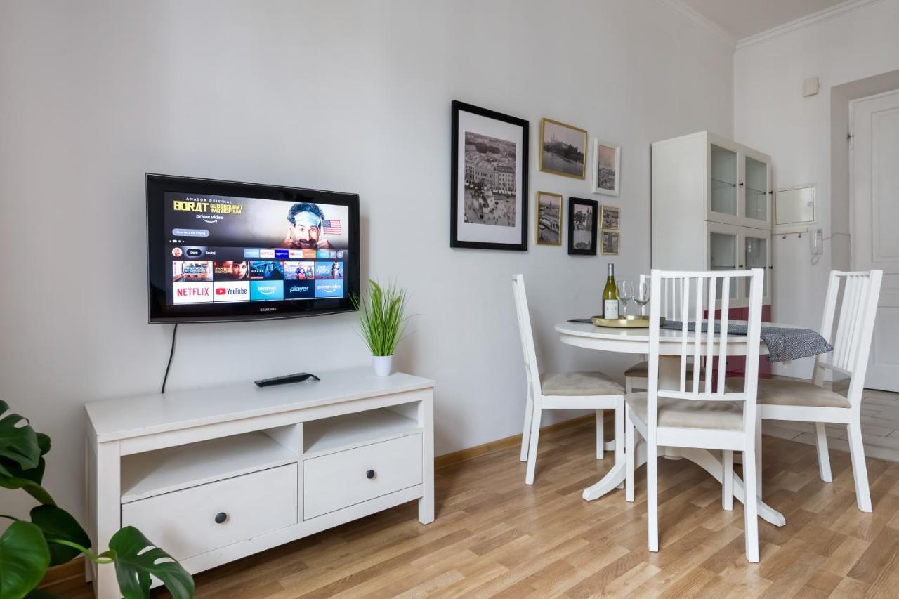 Discover Krakow Apartments - 3 Rakowicka St - Classic Apartments Near Main Station - Netflix エクステリア 写真