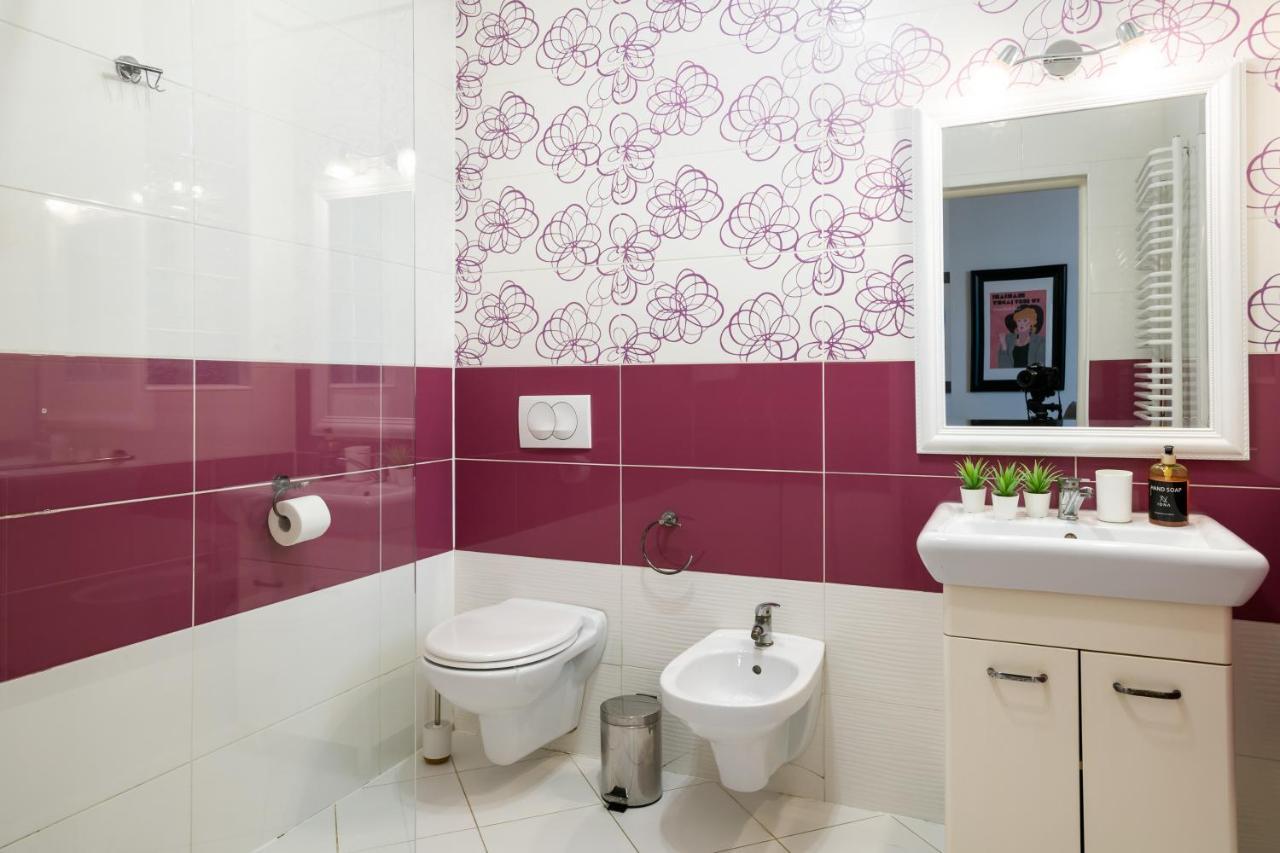 Discover Krakow Apartments - 3 Rakowicka St - Classic Apartments Near Main Station - Netflix エクステリア 写真