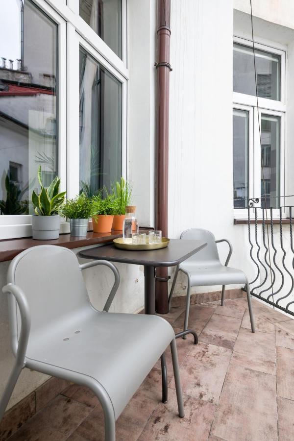 Discover Krakow Apartments - 3 Rakowicka St - Classic Apartments Near Main Station - Netflix エクステリア 写真