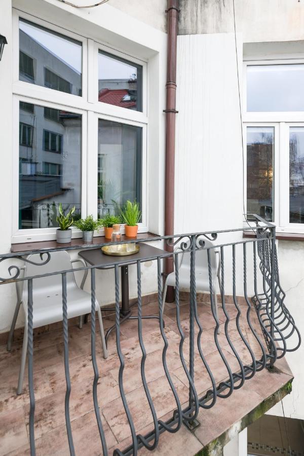 Discover Krakow Apartments - 3 Rakowicka St - Classic Apartments Near Main Station - Netflix エクステリア 写真