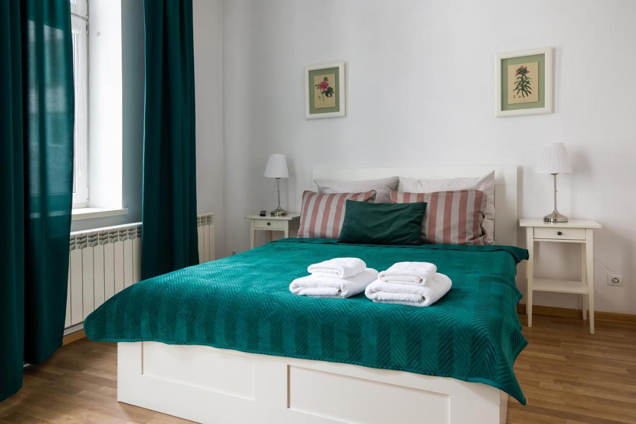 Discover Krakow Apartments - 3 Rakowicka St - Classic Apartments Near Main Station - Netflix エクステリア 写真