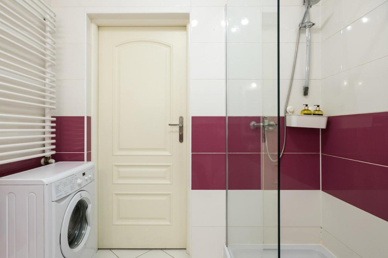 Discover Krakow Apartments - 3 Rakowicka St - Classic Apartments Near Main Station - Netflix エクステリア 写真