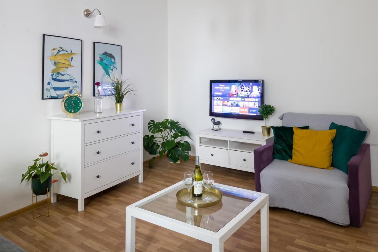 Discover Krakow Apartments - 3 Rakowicka St - Classic Apartments Near Main Station - Netflix エクステリア 写真
