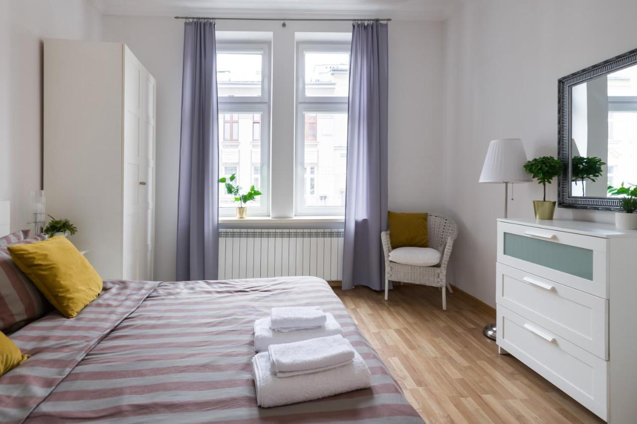 Discover Krakow Apartments - 3 Rakowicka St - Classic Apartments Near Main Station - Netflix エクステリア 写真
