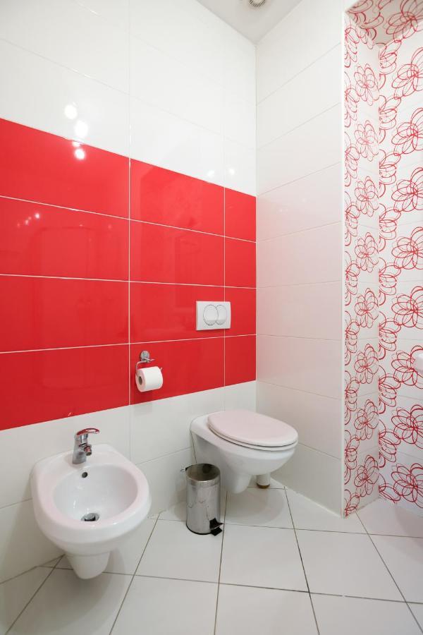 Discover Krakow Apartments - 3 Rakowicka St - Classic Apartments Near Main Station - Netflix エクステリア 写真