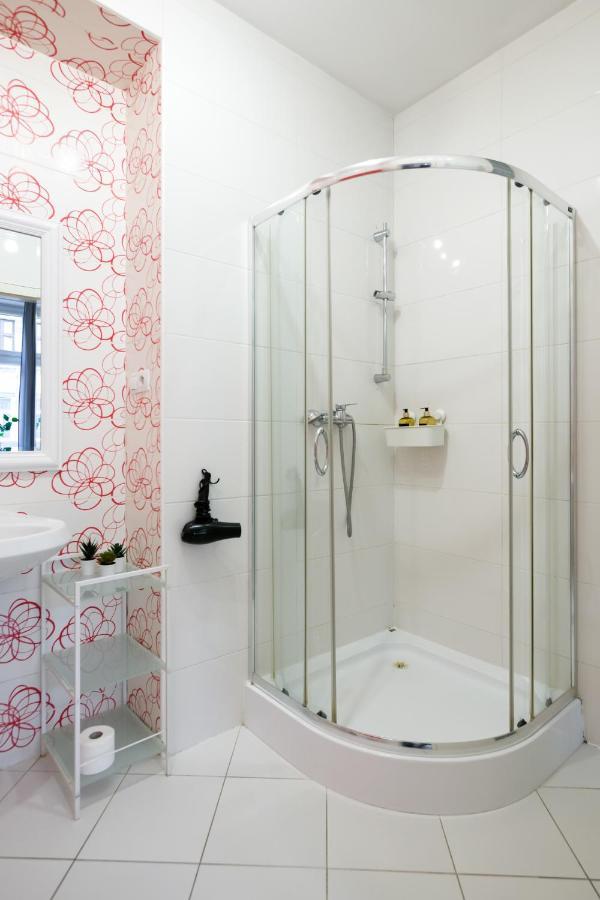 Discover Krakow Apartments - 3 Rakowicka St - Classic Apartments Near Main Station - Netflix エクステリア 写真