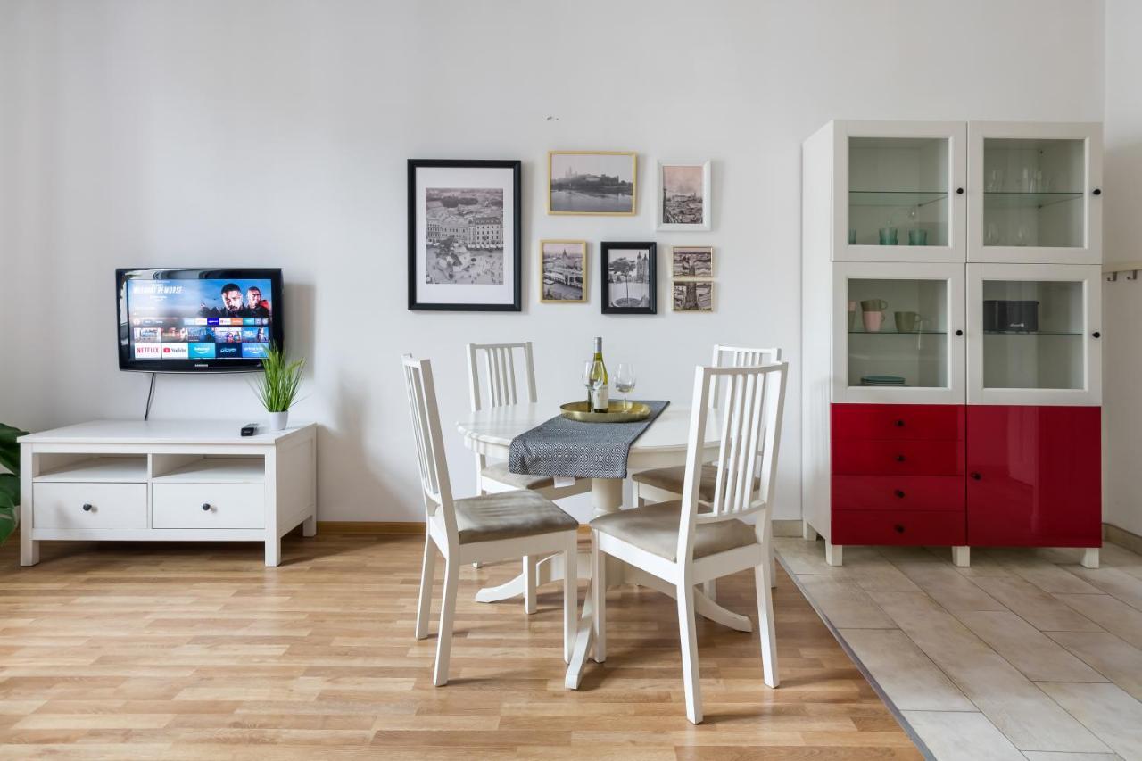 Discover Krakow Apartments - 3 Rakowicka St - Classic Apartments Near Main Station - Netflix エクステリア 写真