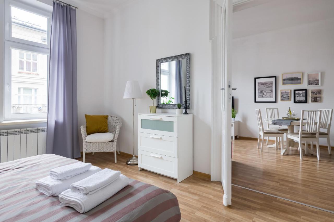 Discover Krakow Apartments - 3 Rakowicka St - Classic Apartments Near Main Station - Netflix エクステリア 写真