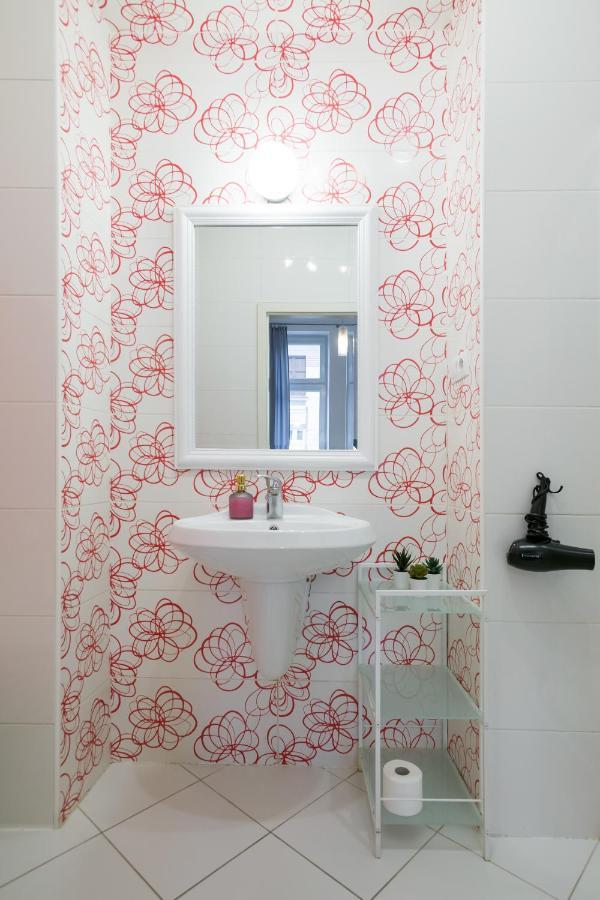 Discover Krakow Apartments - 3 Rakowicka St - Classic Apartments Near Main Station - Netflix エクステリア 写真